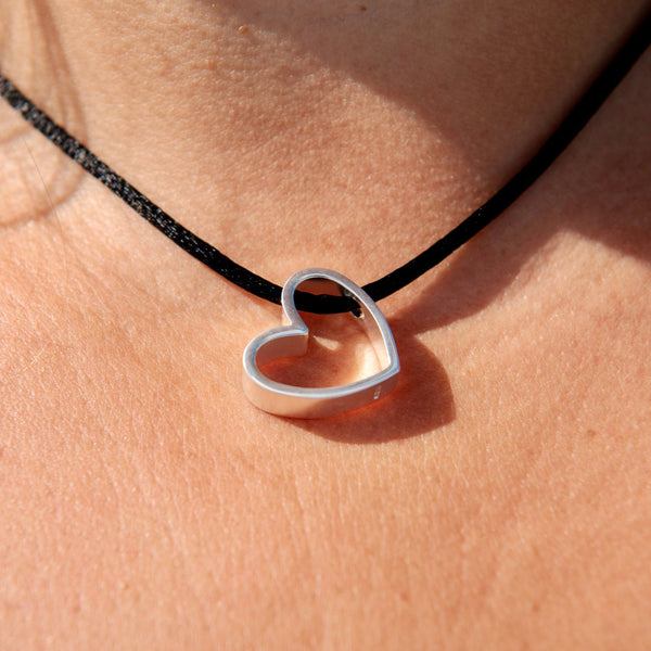 Sydän syrjällään - hopea riipus