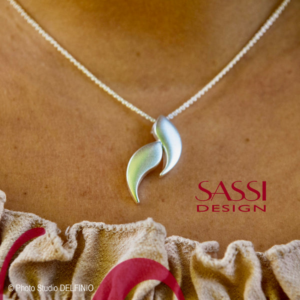 Syksy – Hopeinen riipus kahdella lehdellä – Kauneutta jokaisessa hetkessä