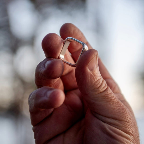 Square - hopea sormus