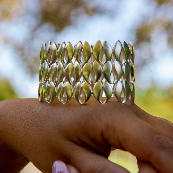 Syksy -Suuri hopeinen rannekoru – Lehtien juhla ranteellasi