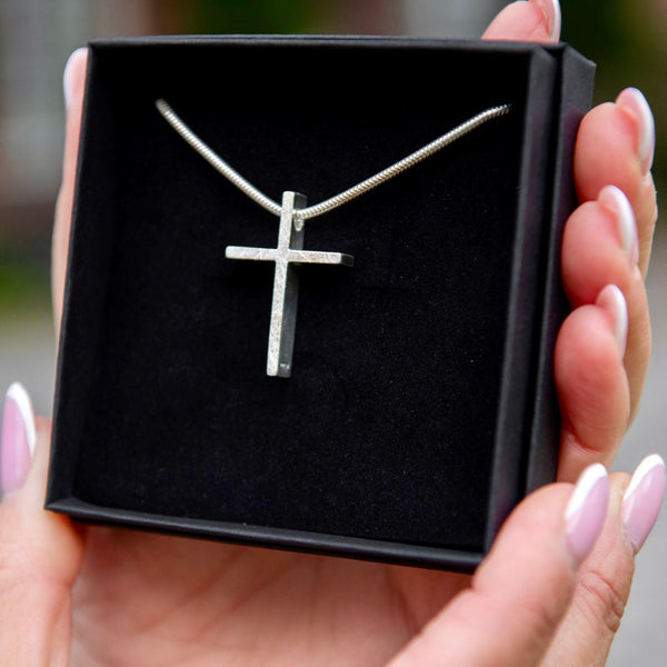 Rock - hopea risti - iso