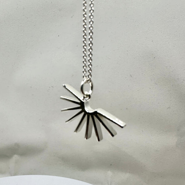 Sarastus - hopea riipus - Vuorokauden rytmit - Aamu