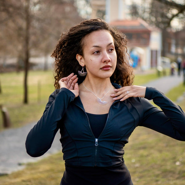 Sarastus - hopea riipus - Vuorokauden rytmit - Aamu