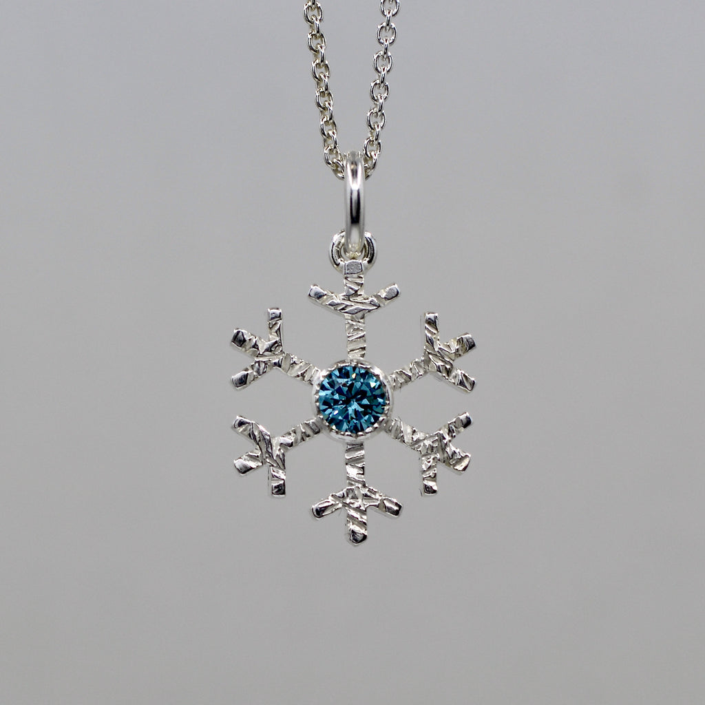 Lumihiutale - hopeariipus pieni - cubic zirconia
