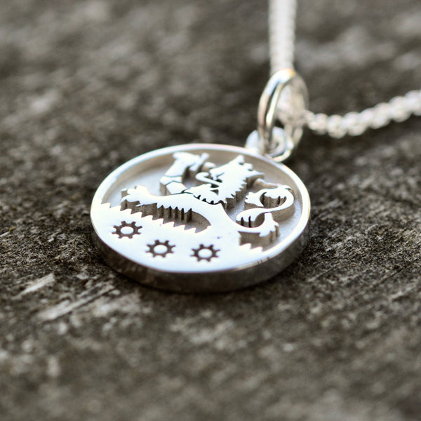 Sassi-sukuriipus - hopea riipus