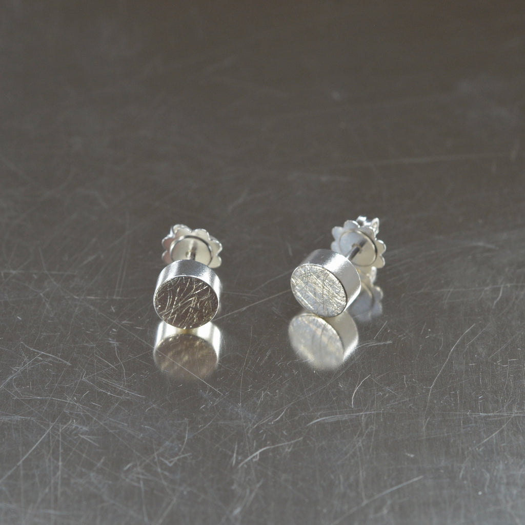 Rock - hopea korvakorut