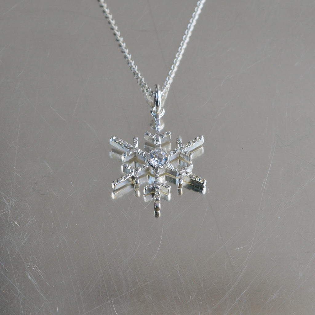 Lumihiutale- hopeariipus - cubic zirconia