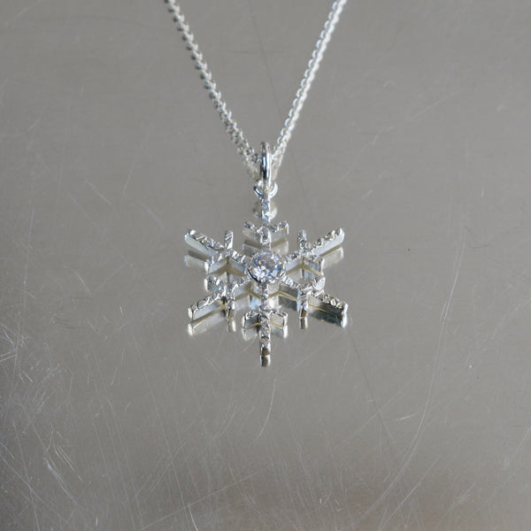 Lumihiutale- hopeariipus - cubic zirconia