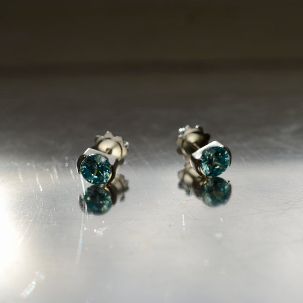 Onnenlähde - hopea korvakorut - cubic zirconia