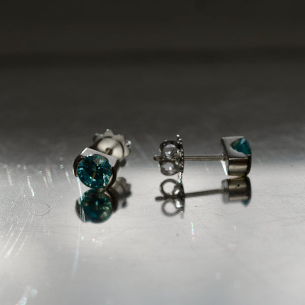 Onnenlähde - hopea korvakorut - cubic zirconia