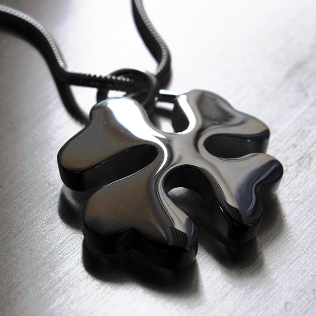Cloverleaf of Love, Rakkauden neliapila, onnenapila, kaulakoru, riipus, pendant, Sassi Design