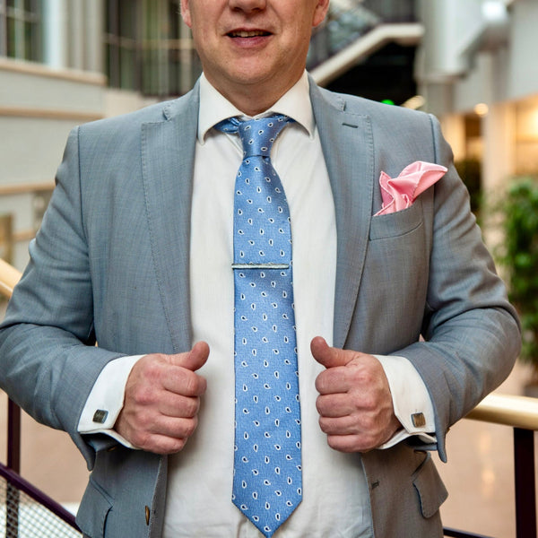 Harmony -– Oksidoidut Hopeiset Kalvosinnapit ja Solmioneula – Ajaton voima miehille