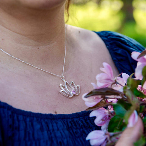 Lootus - iso hopeariipus - cubic zirconia