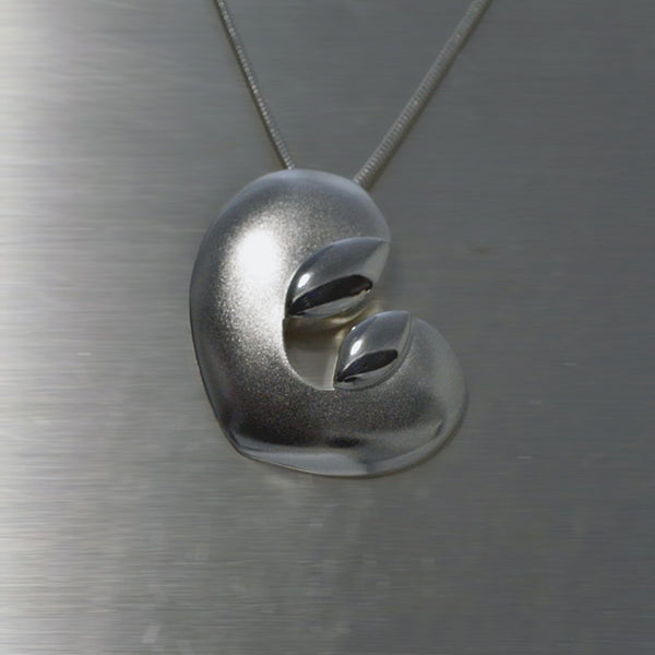 Syli, Embrace, pendant, riipus, kaulakoru, Sassi Design