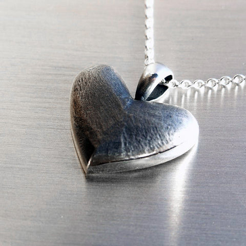 Forged Heart, Taottu Sydän, kaulakoru, riipus, pendant, Sassi Design